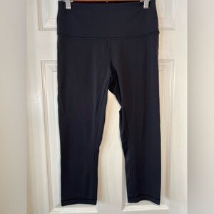 Lululemon Size 8 Black Mid Rise Cropped Crop Leggings Workout‎ Athletic